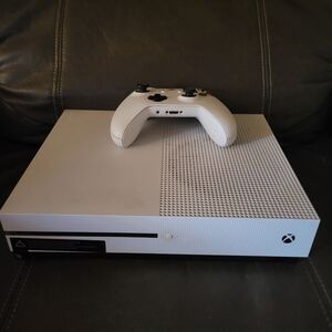 Xbox One S White Gaming Console with Controller